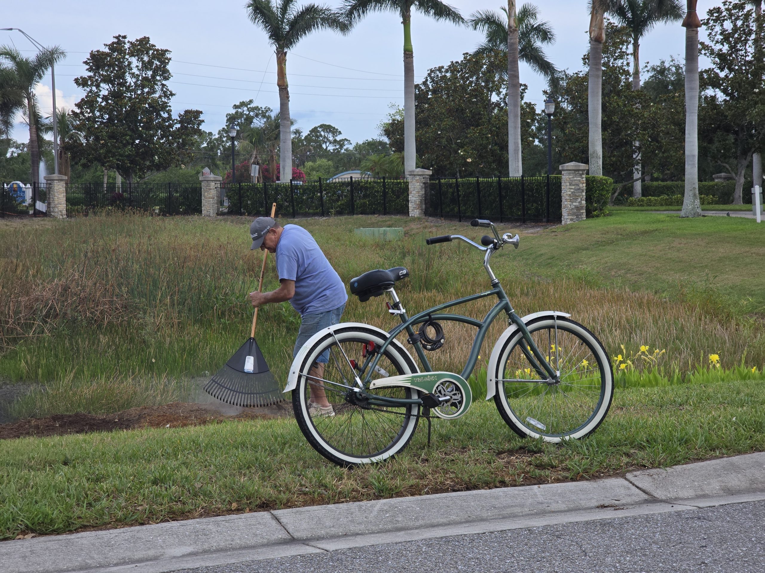 chet cleaning side area chet<br />